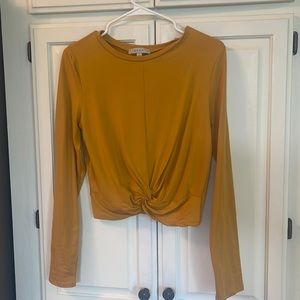 Mustard yellow. Like new top. Gaze as Lg